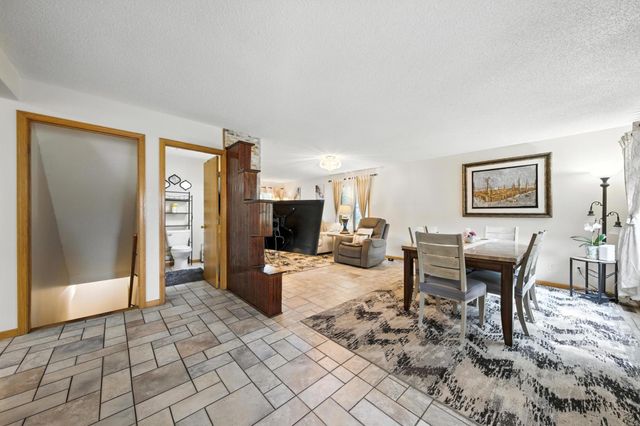 2710 91st Avenue NE, Blaine, MN 55449