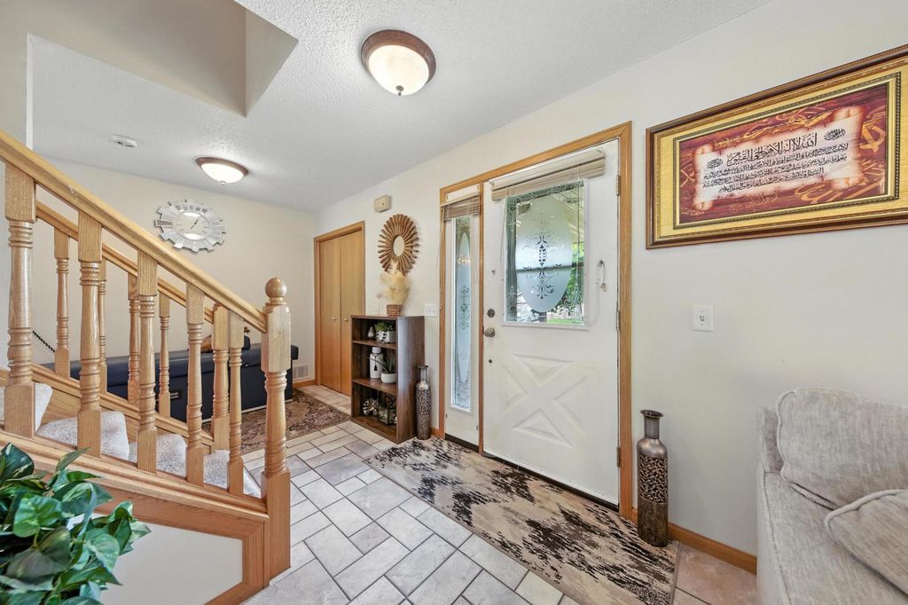 2710 91st Avenue NE, Blaine, MN 55449