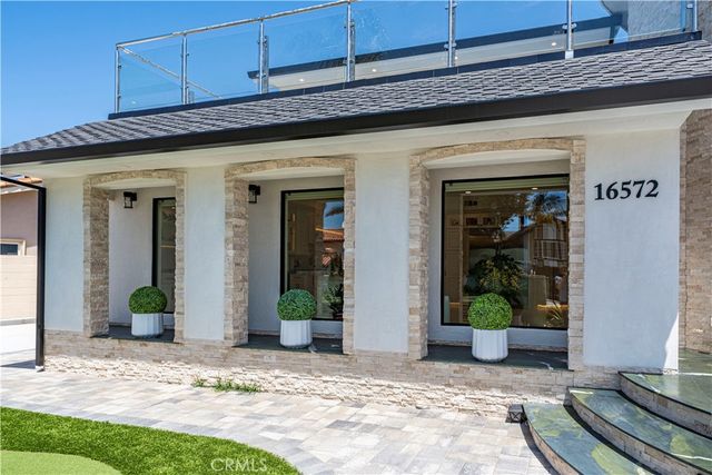 16572 Carousel, Huntington Beach, CA 92649