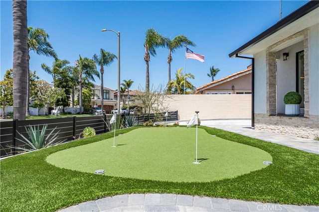 16572 Carousel, Huntington Beach, CA 92649