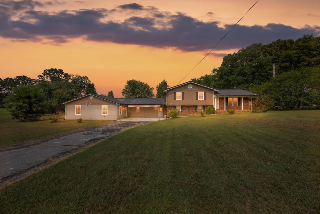 906 Diamond Circle, Lafayette, GA 30728