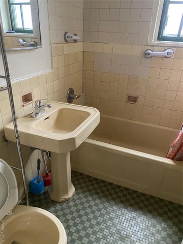 1469 West Avenue 1F, Bronx, NY 10462