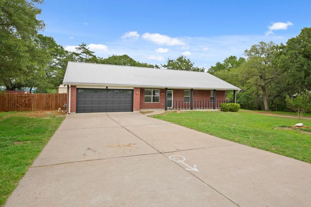 503 Pine ST, Smithville, TX 78957