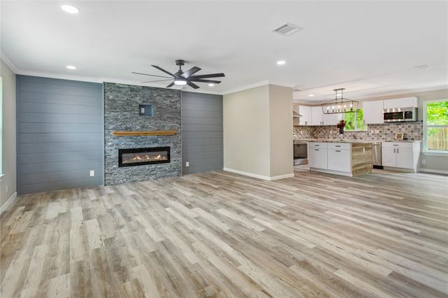 904 Westview CIR, Caldwell, TX 77836