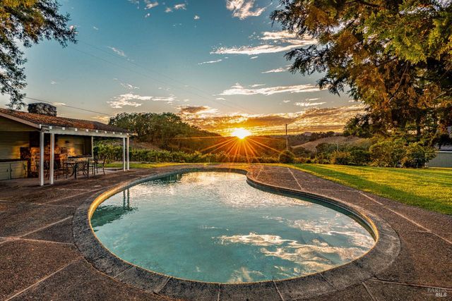 1790 Warm Springs Rd, Glen Ellen, CA 95442