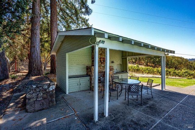 1790 Warm Springs Rd, Glen Ellen, CA 95442