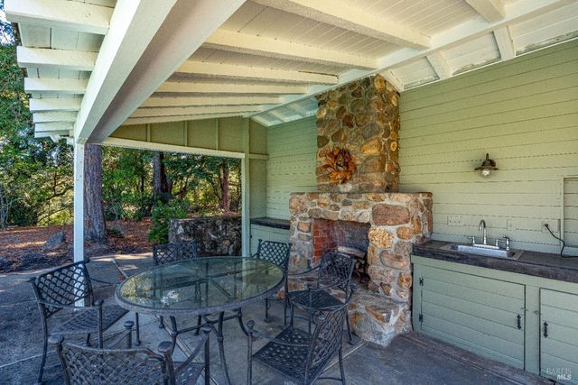 1790 Warm Springs Rd, Glen Ellen, CA 95442