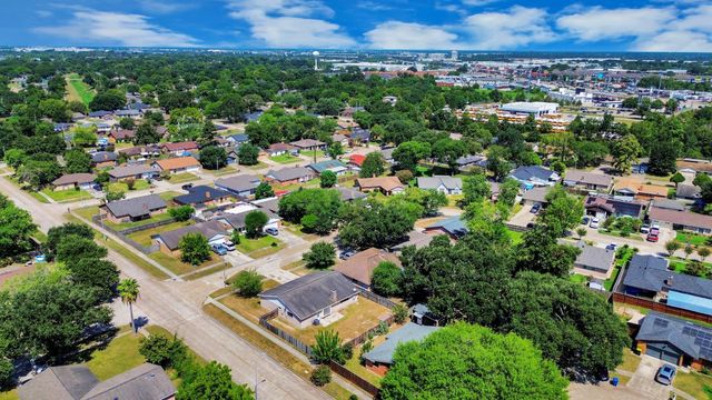 9502 Spiralwood Lane, Houston, TX 77086