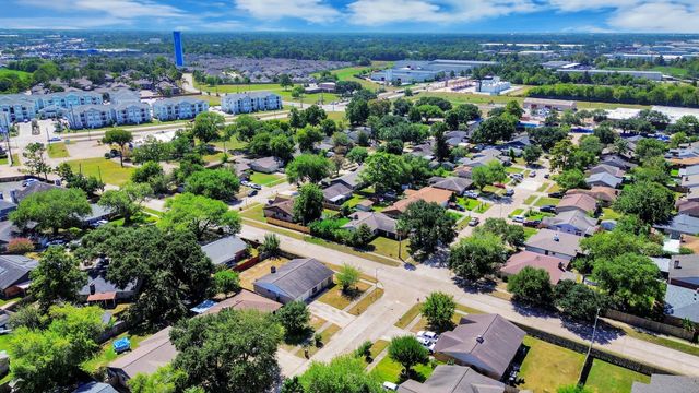 9502 Spiralwood Lane, Houston, TX 77086