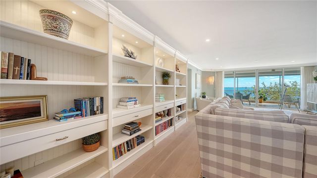 2410 HARBOURSIDE DRIVE 142, Longboat Key, FL 34228