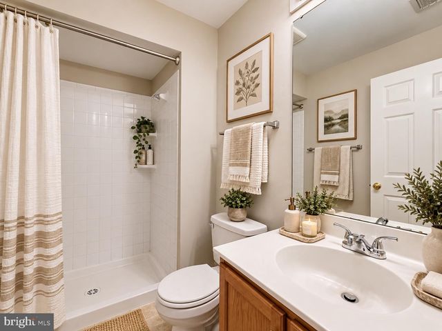 5641 EPPES ISLAND PL, Manassas, VA 20112