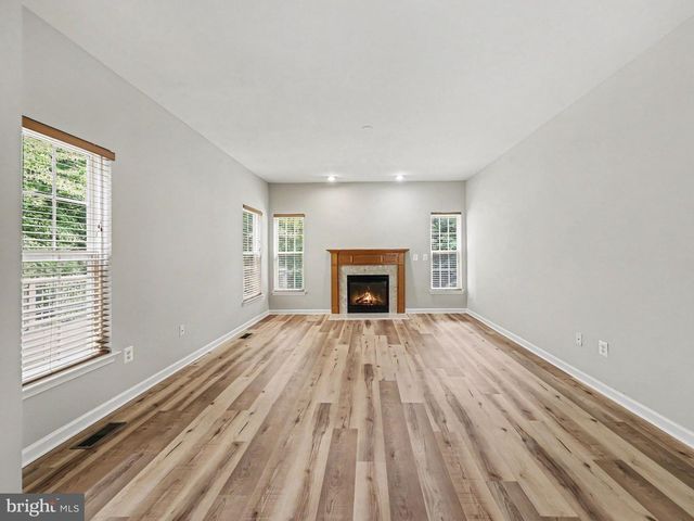 5641 EPPES ISLAND PL, Manassas, VA 20112