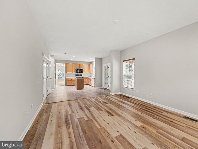 5641 EPPES ISLAND PL, Manassas, VA 20112