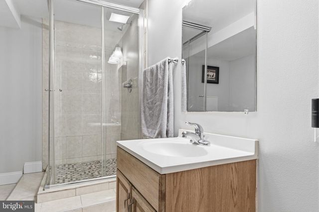 812 LONGWOOD AVE, Cherry Hill, NJ 08002