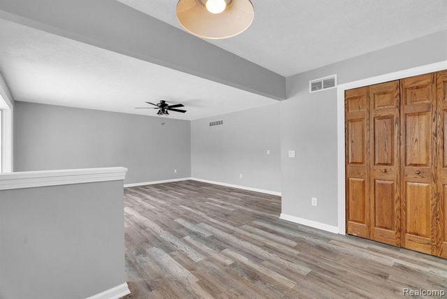 2140 W Drahner Road, Oxford, MI 48371