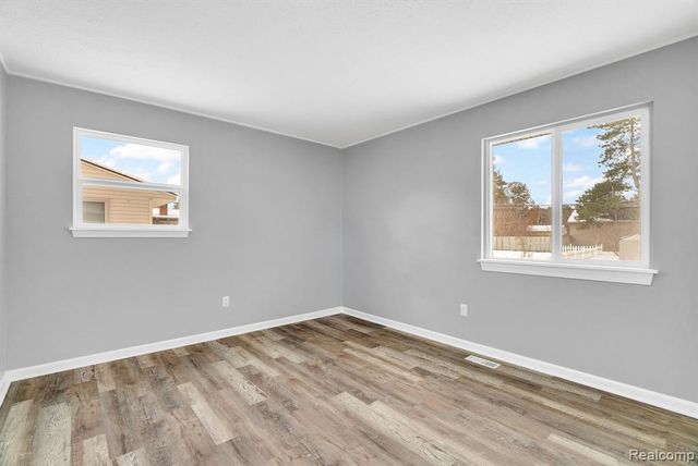 2140 W Drahner Road, Oxford, MI 48371