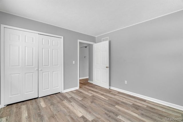 2140 W Drahner Road, Oxford, MI 48371