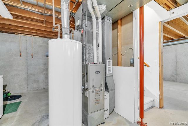 2140 W Drahner Road, Oxford, MI 48371