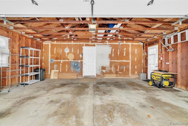 2140 W Drahner Road, Oxford, MI 48371