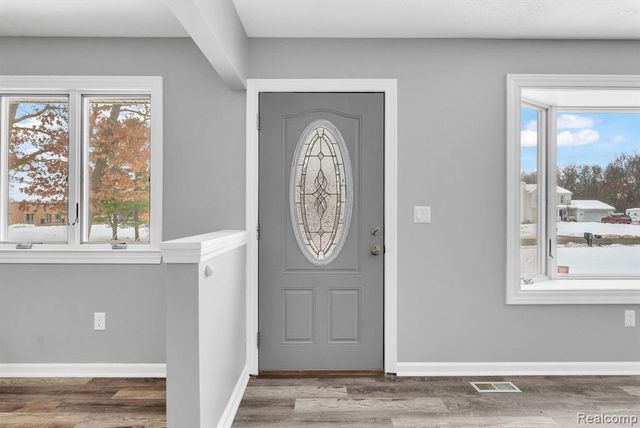 2140 W Drahner Road, Oxford, MI 48371