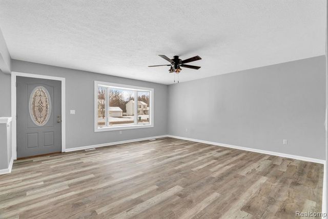 2140 W Drahner Road, Oxford, MI 48371