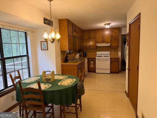 131 Meadow Ridge Drive, Stockbridge, GA 30281