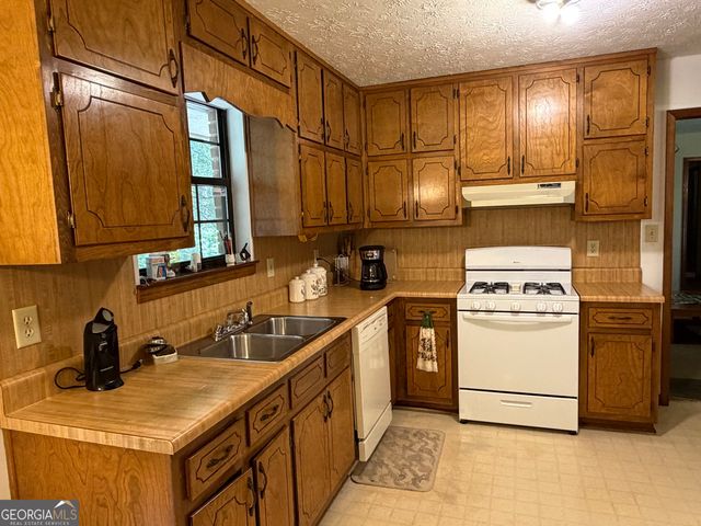 131 Meadow Ridge Drive, Stockbridge, GA 30281