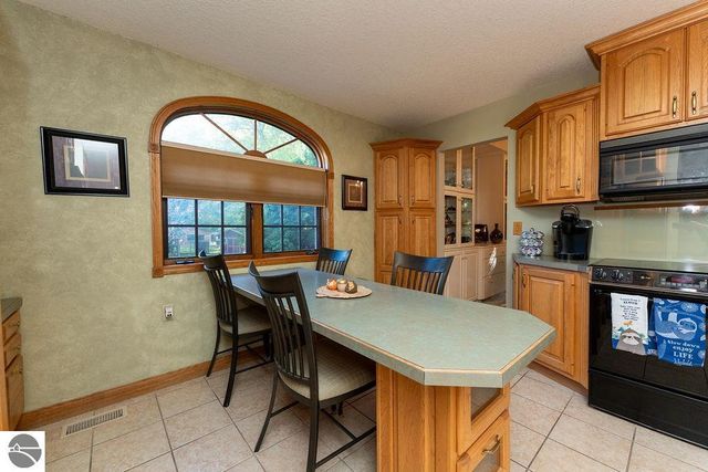 3106 Hunters Trail, Mt Pleasant, MI 48858