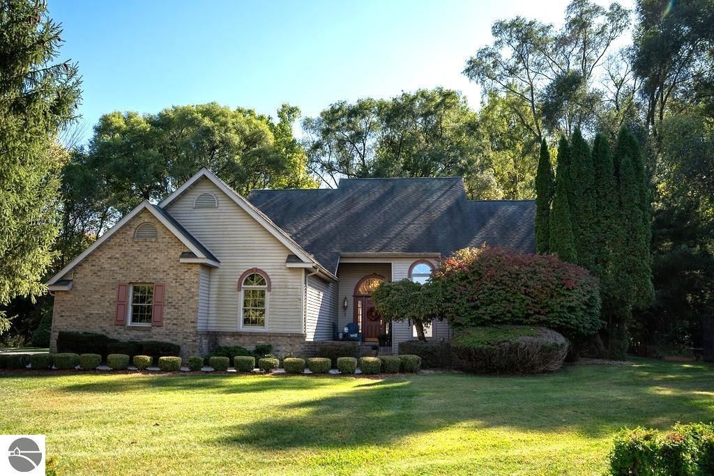 3106 Hunters Trail, Mt Pleasant, MI 48858