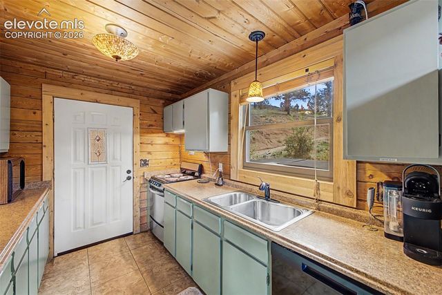 525 Wilson Way, Cripple Creek, CO 80813