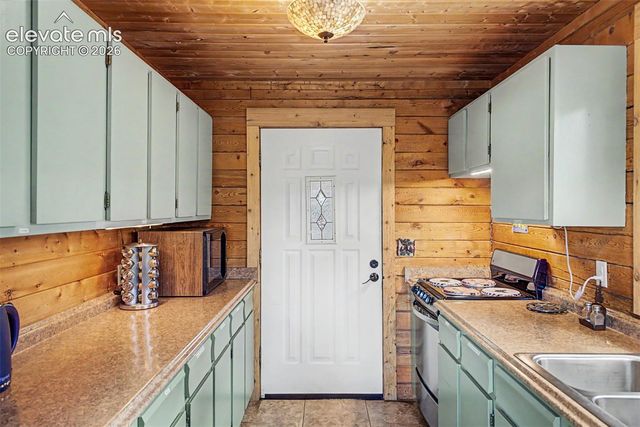 525 Wilson Way, Cripple Creek, CO 80813