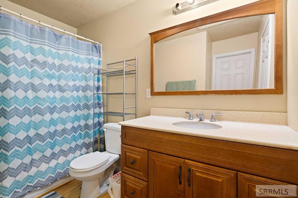 Image 11 of property listing at 1007 Falls Avenue, American Falls, ID 83211