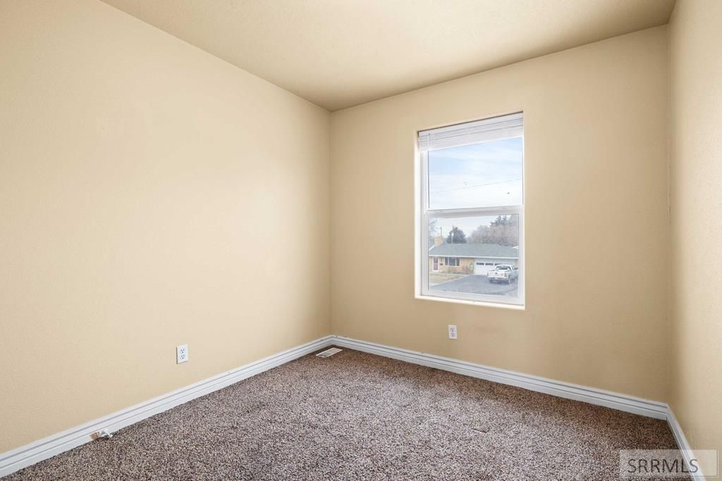 Image 13 of property listing at 1007 Falls Avenue, American Falls, ID 83211