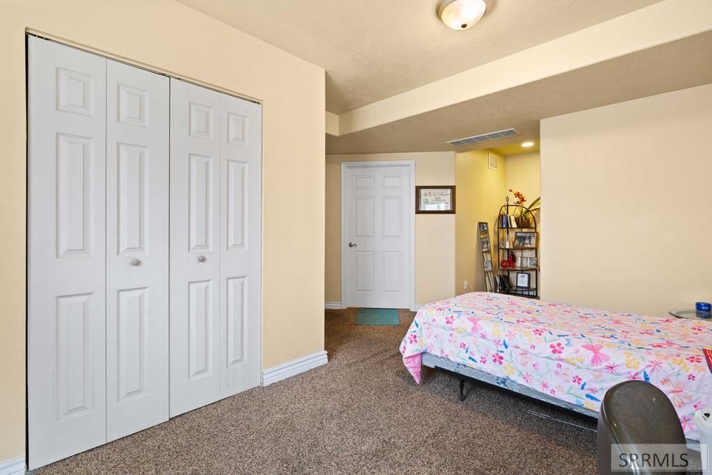 Image 16 of property listing at 1007 Falls Avenue, American Falls, ID 83211