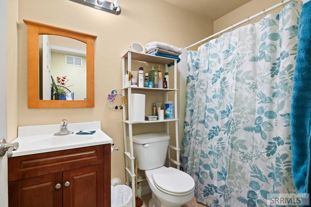 Image 17 of property listing at 1007 Falls Avenue, American Falls, ID 83211