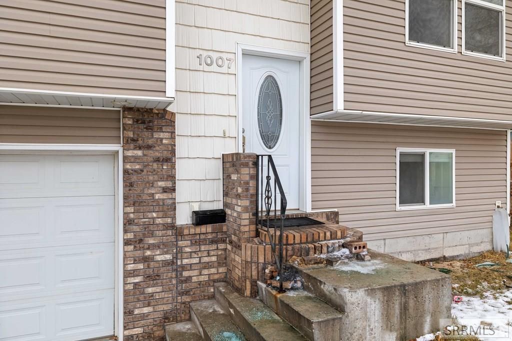 Image 2 of property listing at 1007 Falls Avenue, American Falls, ID 83211