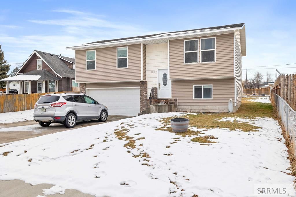 Image 24 of property listing at 1007 Falls Avenue, American Falls, ID 83211