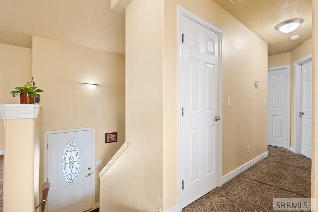 Image 3 of property listing at 1007 Falls Avenue, American Falls, ID 83211