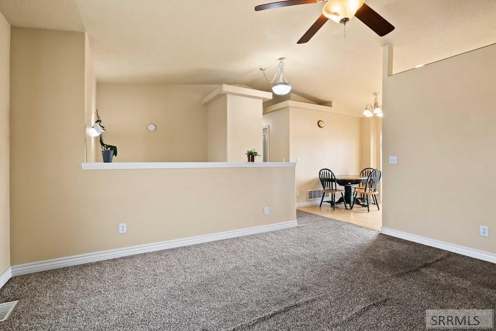 Image 5 of property listing at 1007 Falls Avenue, American Falls, ID 83211