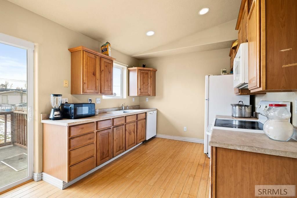 Image 6 of property listing at 1007 Falls Avenue, American Falls, ID 83211