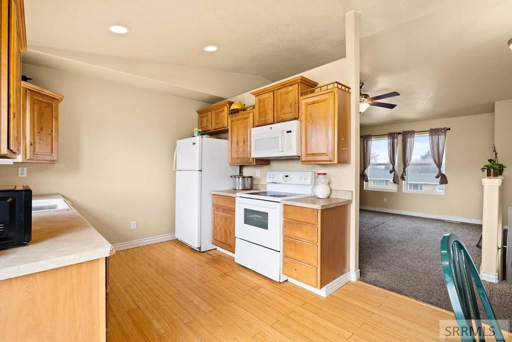 Image 8 of property listing at 1007 Falls Avenue, American Falls, ID 83211