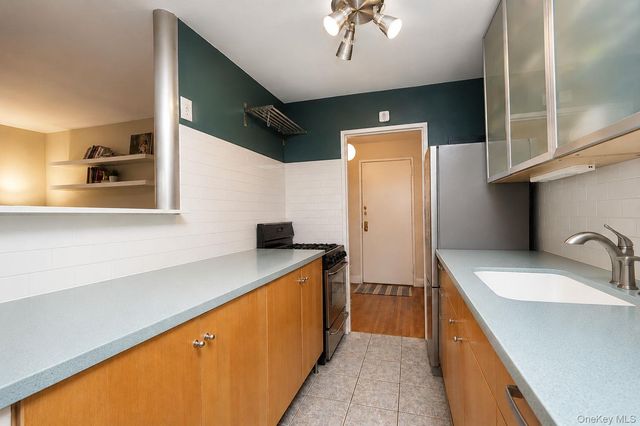 400 E 17th Street 304, Brooklyn, NY 11226