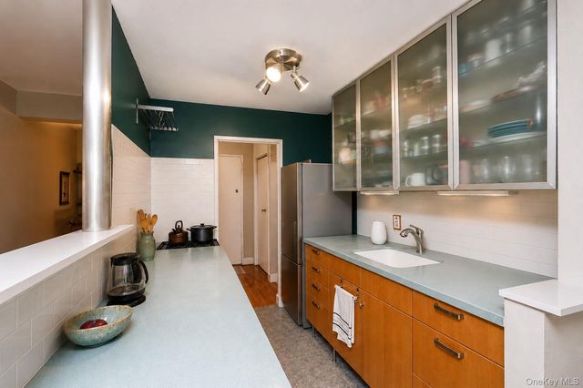 400 E 17th Street 304, Brooklyn, NY 11226