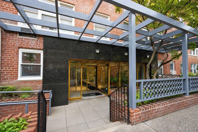 400 E 17th Street 304, Brooklyn, NY 11226