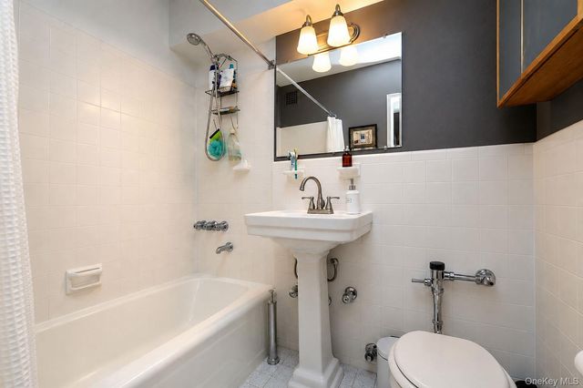 400 E 17th Street 304, Brooklyn, NY 11226