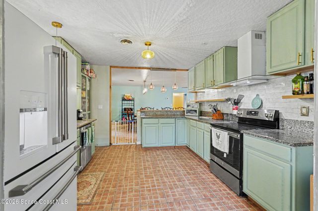 330 Glenwood Avenue, Satellite Beach, FL 32937