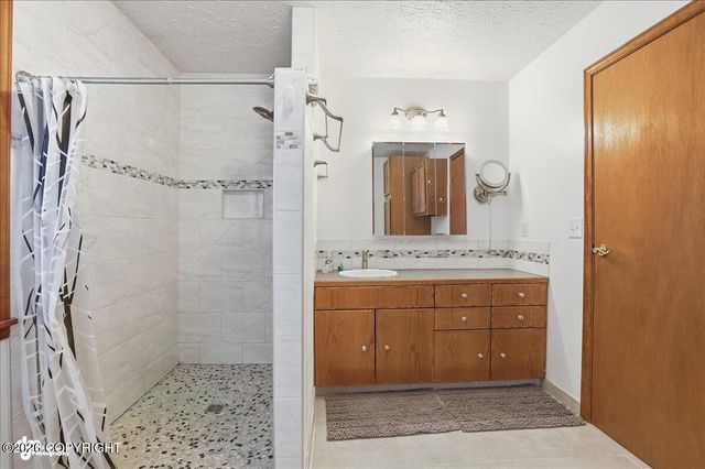 9000 N Palmer Fishhook Road, Palmer, AK 99645