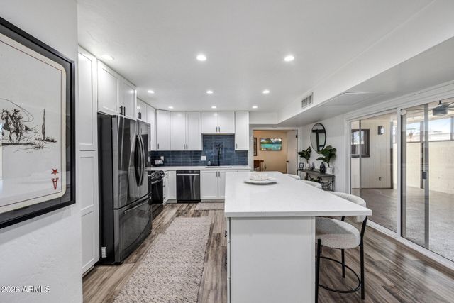 5977 E THOMAS Road, Scottsdale, AZ 85251