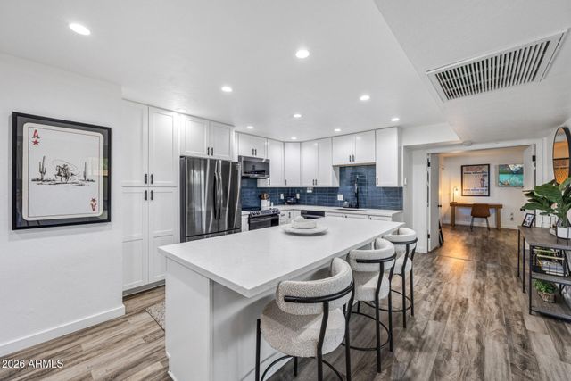 5977 E THOMAS Road, Scottsdale, AZ 85251