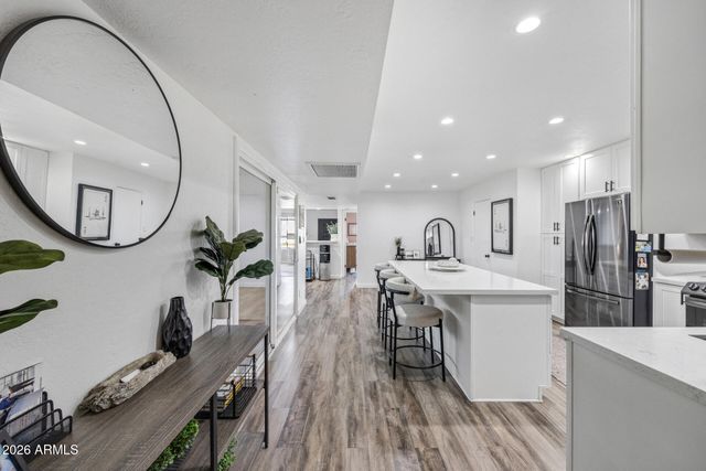 5977 E THOMAS Road, Scottsdale, AZ 85251